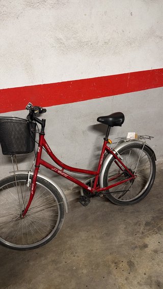 Bicicleta Roja con Cesta