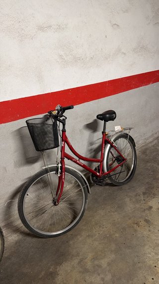Bicicleta Roja con Cesta
