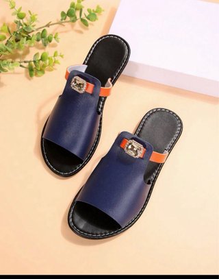 Sandalias azules y naranjas con pedrería talla 41