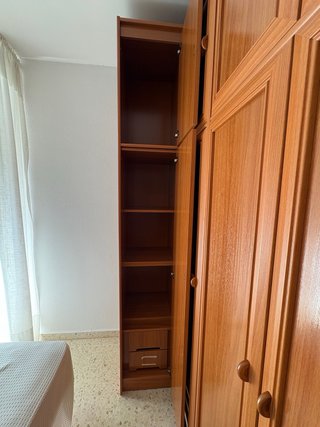 Armario de cuatro puertas en perfecto estado.