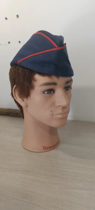 Antíguo Gorro cuartelero "plátano" militar años 60