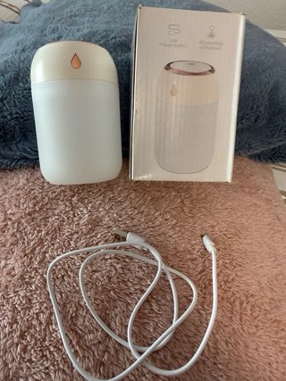 Humidificador portátil blanco y dorado