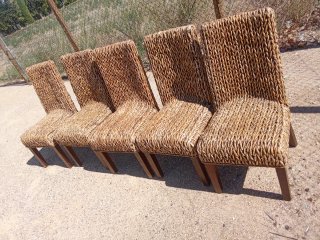 Set de 5 sillas de mimbre y madera