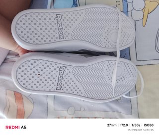 Zapatillas Reebok Blancas con Rayas Grises