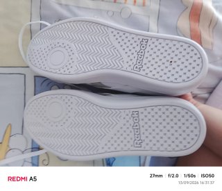 Zapatillas Reebok Blancas con Rayas Grises