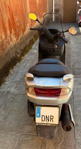 Suzuki Burgman 125 Maxi Scooter
