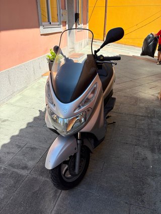 Suzuki Burgman 125 Maxi Scooter