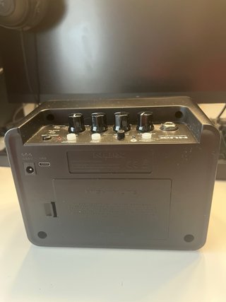 Amplificador NUX Negro y Rojo Mighty Lite