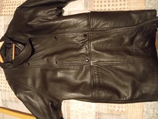 Chaqueta de piel negra