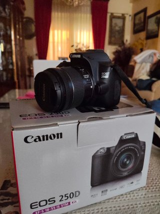 Canon EOS 250D