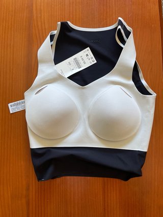 Top deportivo Oysho negro talla S