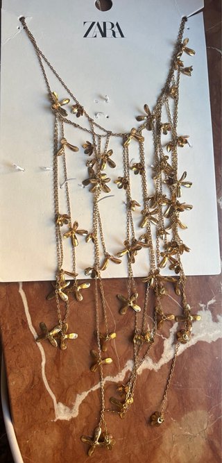 Collar Zara Dorado con Flores
