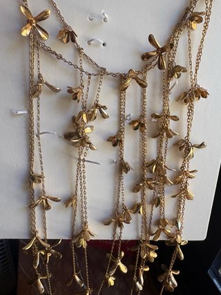 Collar Zara Dorado con Flores