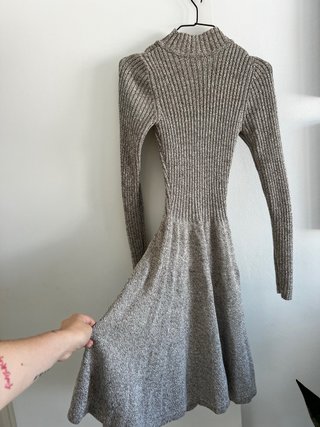 Vestido de punto gris cuello alto