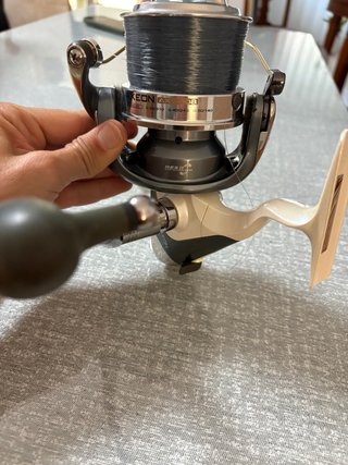 Carrete de pesca AXEON