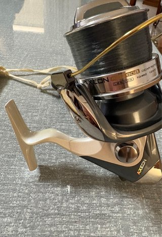 Carrete de pesca AXEON