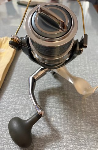 Carrete de pesca AXEON