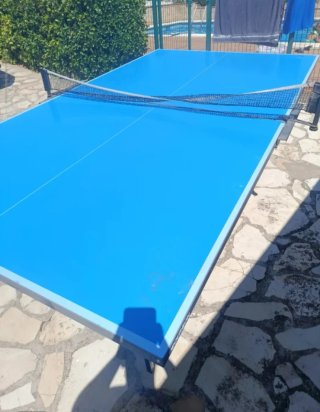Mesa de ping pong plegable azul