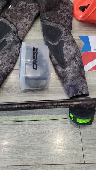 Traje Apnea Cressi + Equipo Pesca Submarina