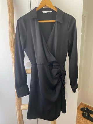 Vestido Zara negro cruzado drapeado