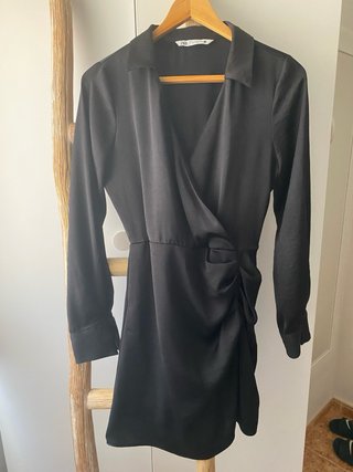 Vestido Zara negro cruzado drapeado