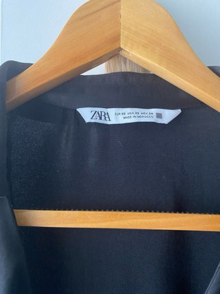 Vestido Zara negro cruzado drapeado