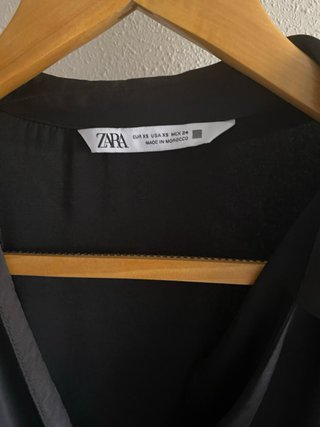 Vestido Zara negro cruzado drapeado