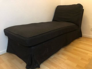 Chaise longue negra IKEA