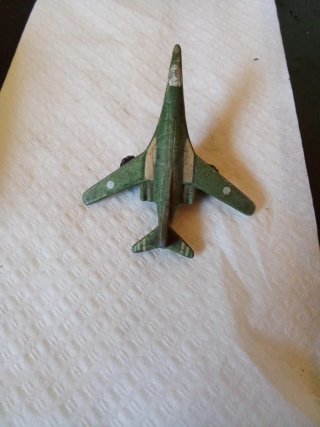 Avión de metal verde juguete
