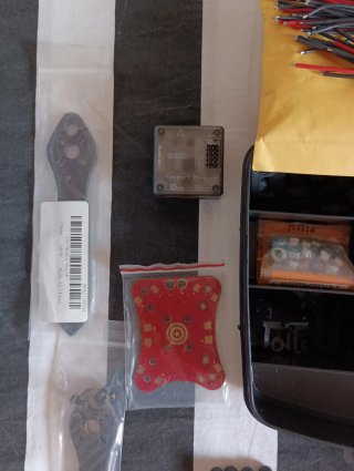 Kit Dron FPV 5" Completo: Gafas Skyzone + Emisora+
