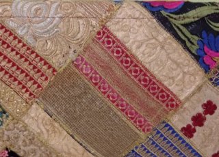 Cartera de mano patchwork con flecos