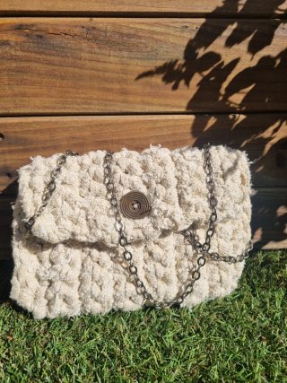 Bolso tejido a mano beige