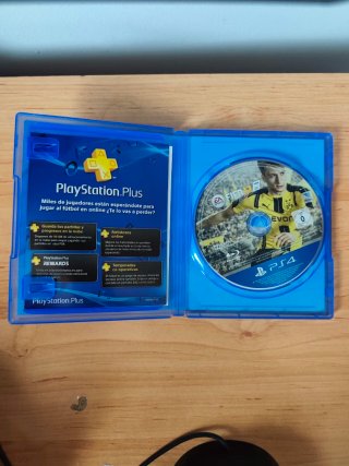 Lote 2 Juegos PS4: Rainbow Six Siege y FIFA 17