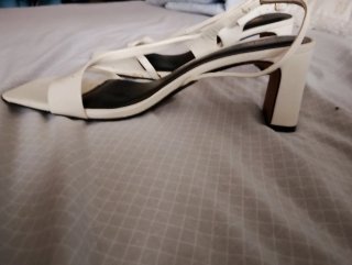Zapatos negros tacón 35 y sandalias 36