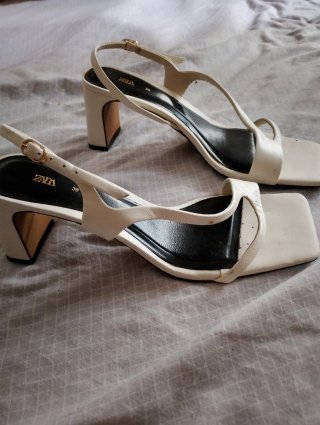 Zapatos negros tacón 35 y sandalias 36