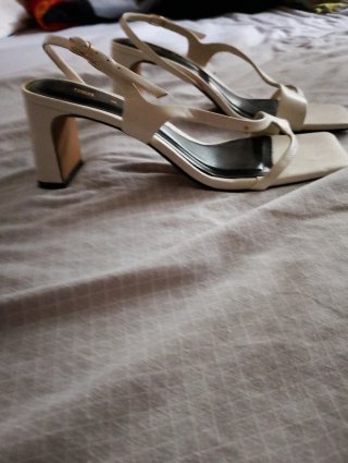 Zapatos negros tacón 35 y sandalias 36