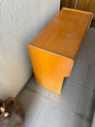 Escritorio de madera con cajón