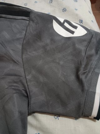Camiseta Adidas Hombre Gris