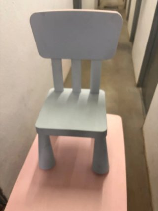 2 sillas y mesa ikea niños