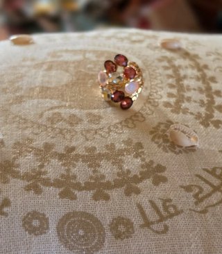 Anello con strass multicolor