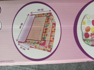 Cuna de juguete con saco de dormir