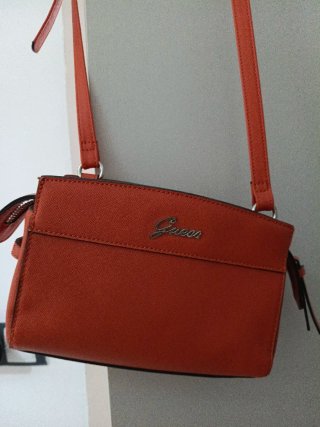 Bolso Negro con Rosa Roja