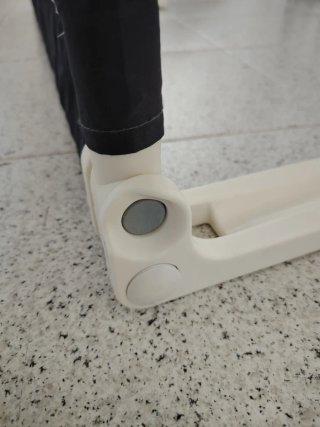 Barandilla de seguridad para cama infantil.
