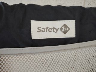 Barandilla de seguridad para cama infantil.
