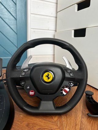 Volante Ferrari Thrustmaster