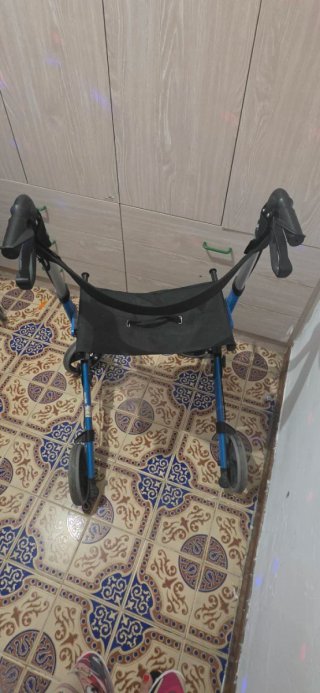 Andador para mayores, 4 ruedas con asiento y freno