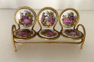 Salón miniatura vintage de porcelana
