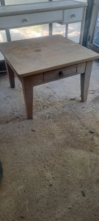 Mesa auxiliar de madera teka