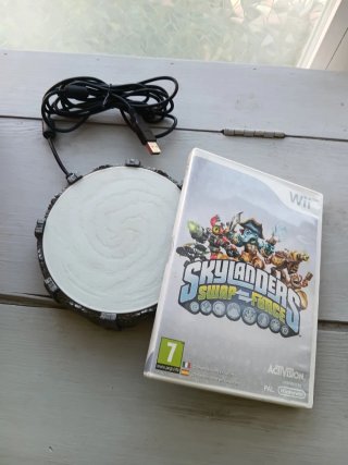 Nintendo Wii Mini Roja + Juegos + accesorios