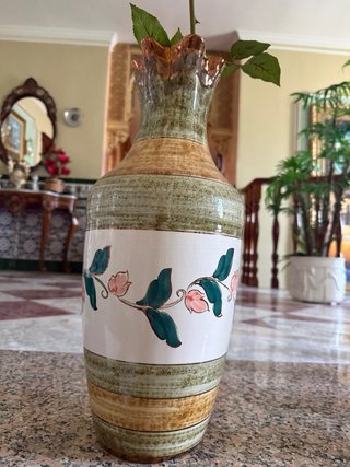 Jarrón de cerámica decorado